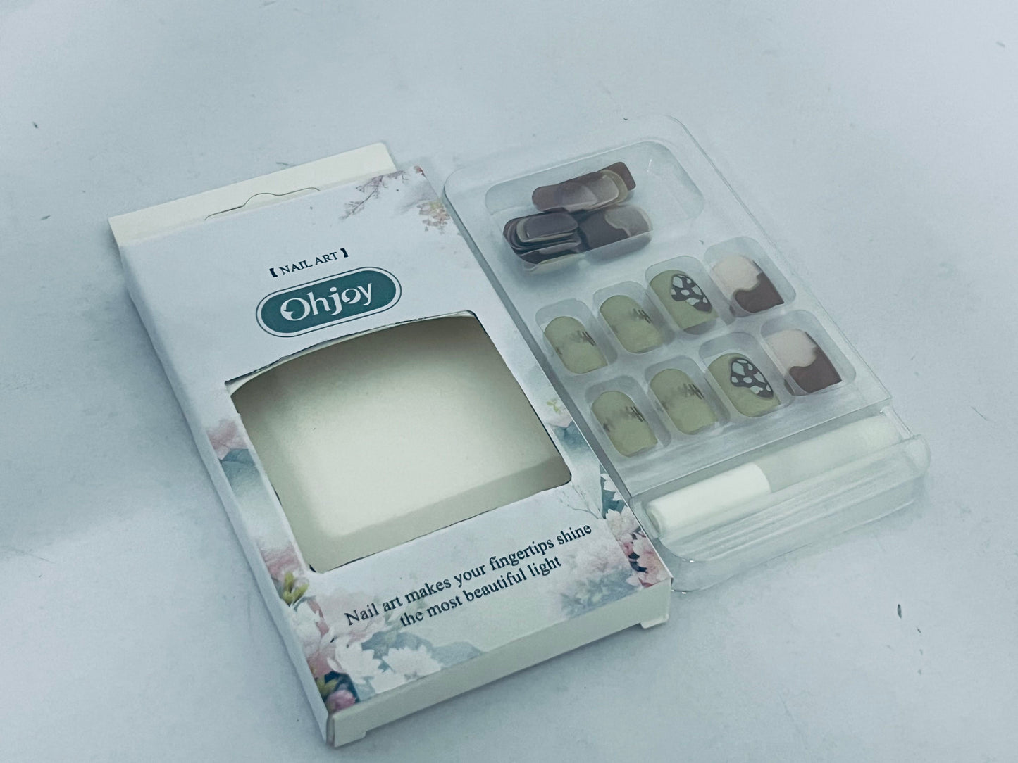 Ohjoy Artistic Press-on Nails Set, Exquisite Hand-painted False Nails