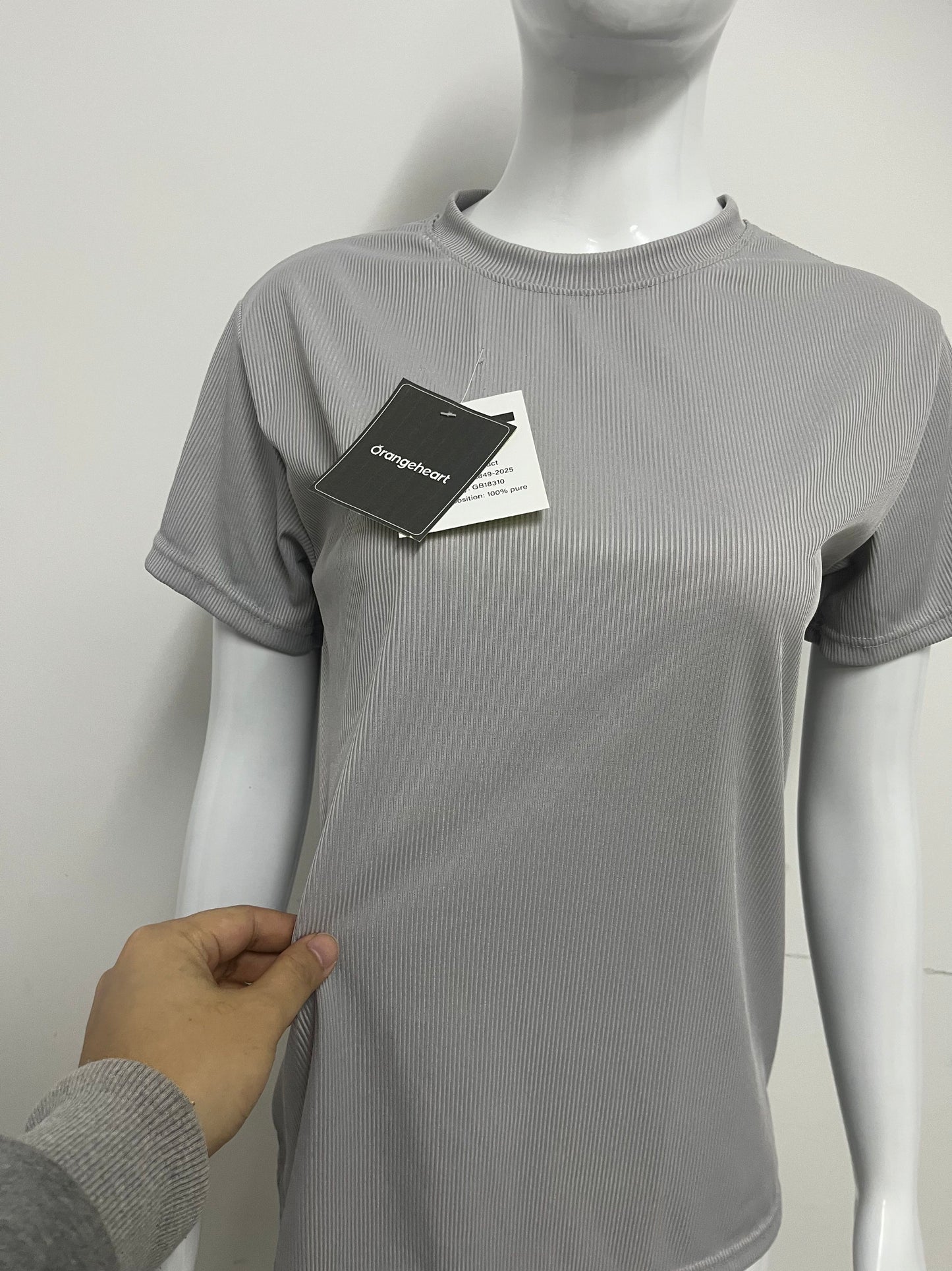 【Orangeheart Ribbed Curved-Hem T-Shirt】—— Effortless Comfort & Everyday Style