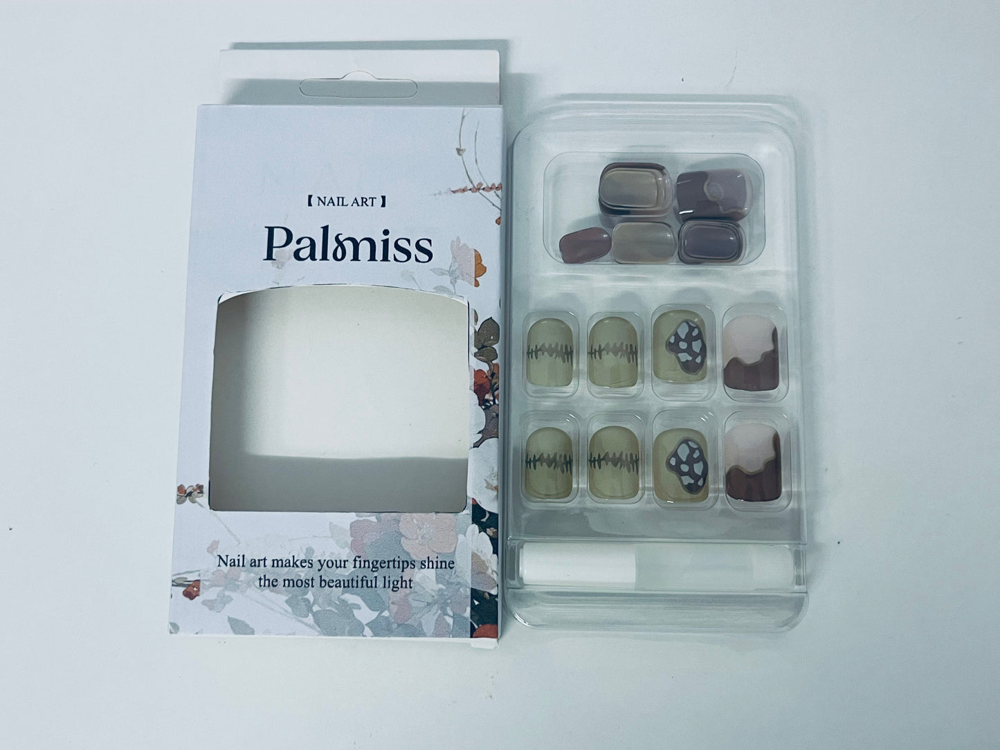 Palmiss Mushroom Forest Press On Nails, Retro Nail Art Fake Nails Set, Easy Application Nail Tips with Tool & Multiple Sizes