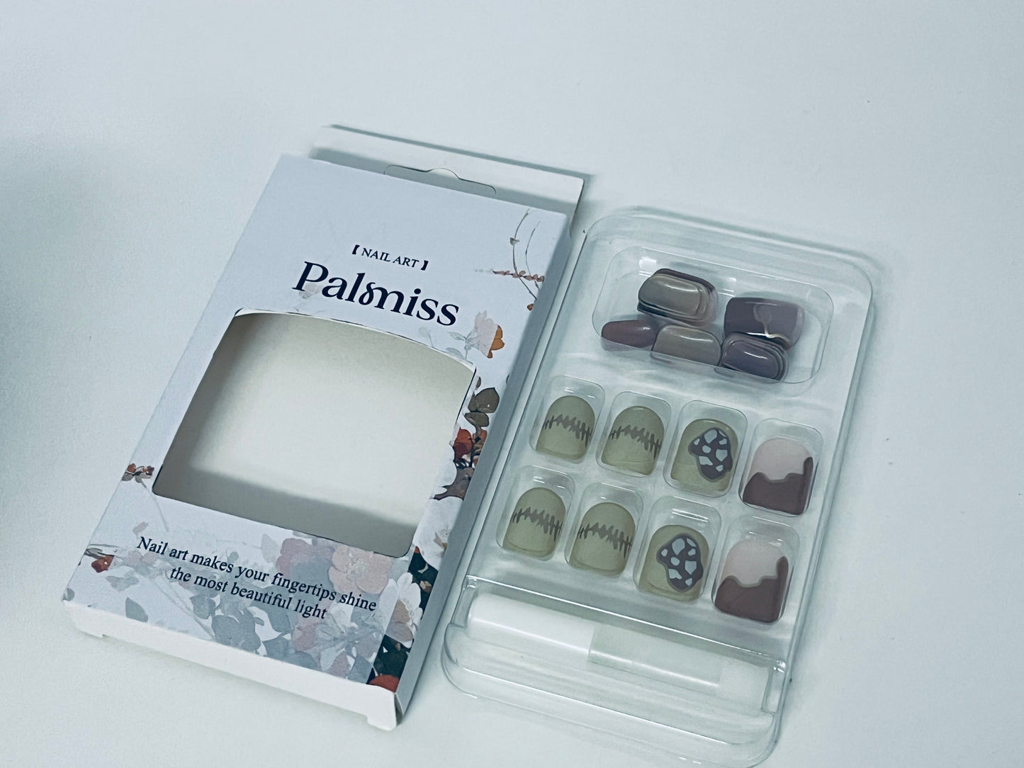 Palmiss Mushroom Forest Press On Nails, Retro Nail Art Fake Nails Set, Easy Application Nail Tips with Tool & Multiple Sizes
