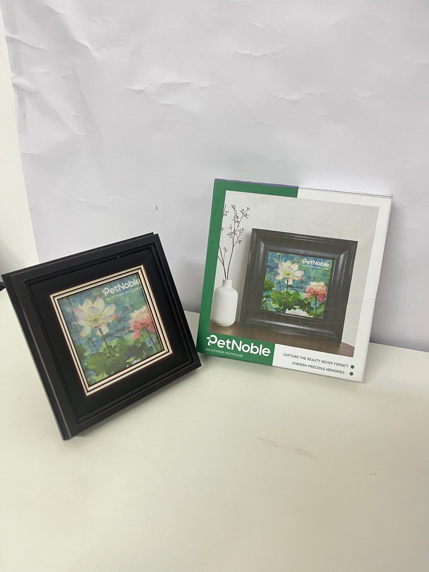 【PetNoble Polystone Picture Frame】—— Elegant Decor for Cherishing Precious Memories
