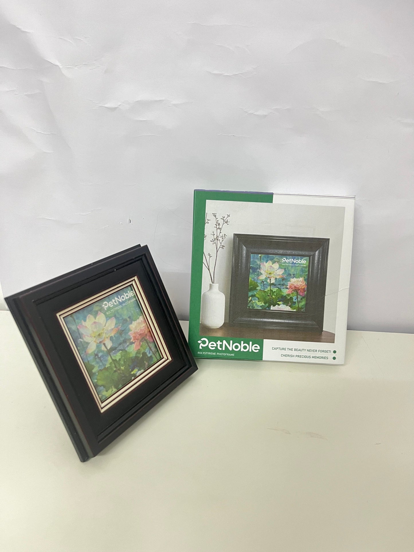 【PetNoble Polystone Picture Frame】—— Elegant Decor for Cherishing Precious Memories