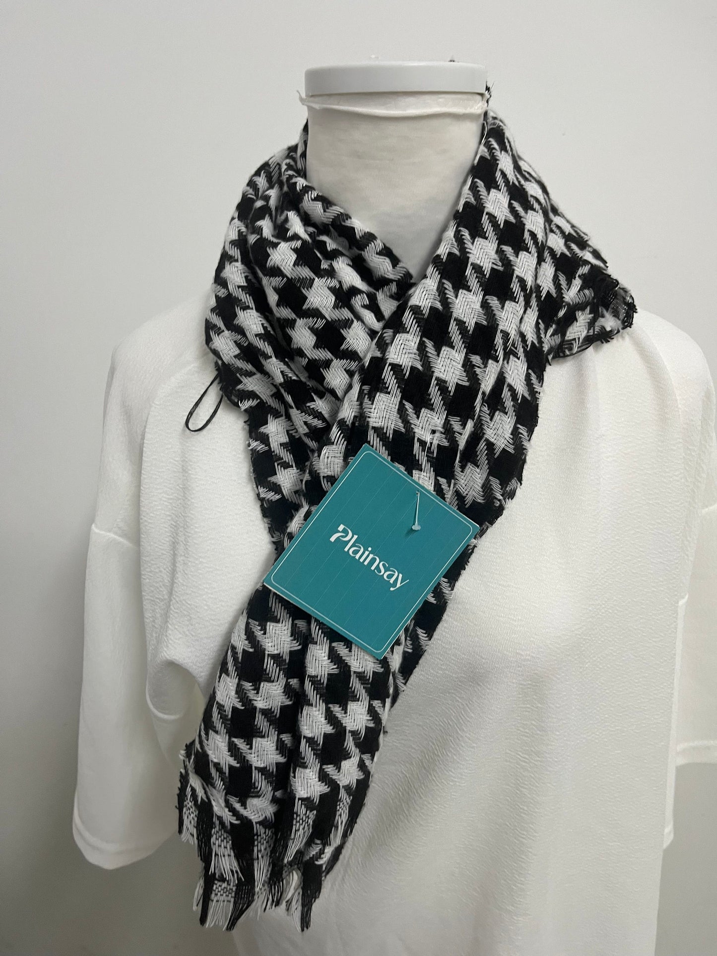 【Plainsay Scarfs】——Plainsay Classic Houndstooth Scarf - Timeless Black & White Statement Piece