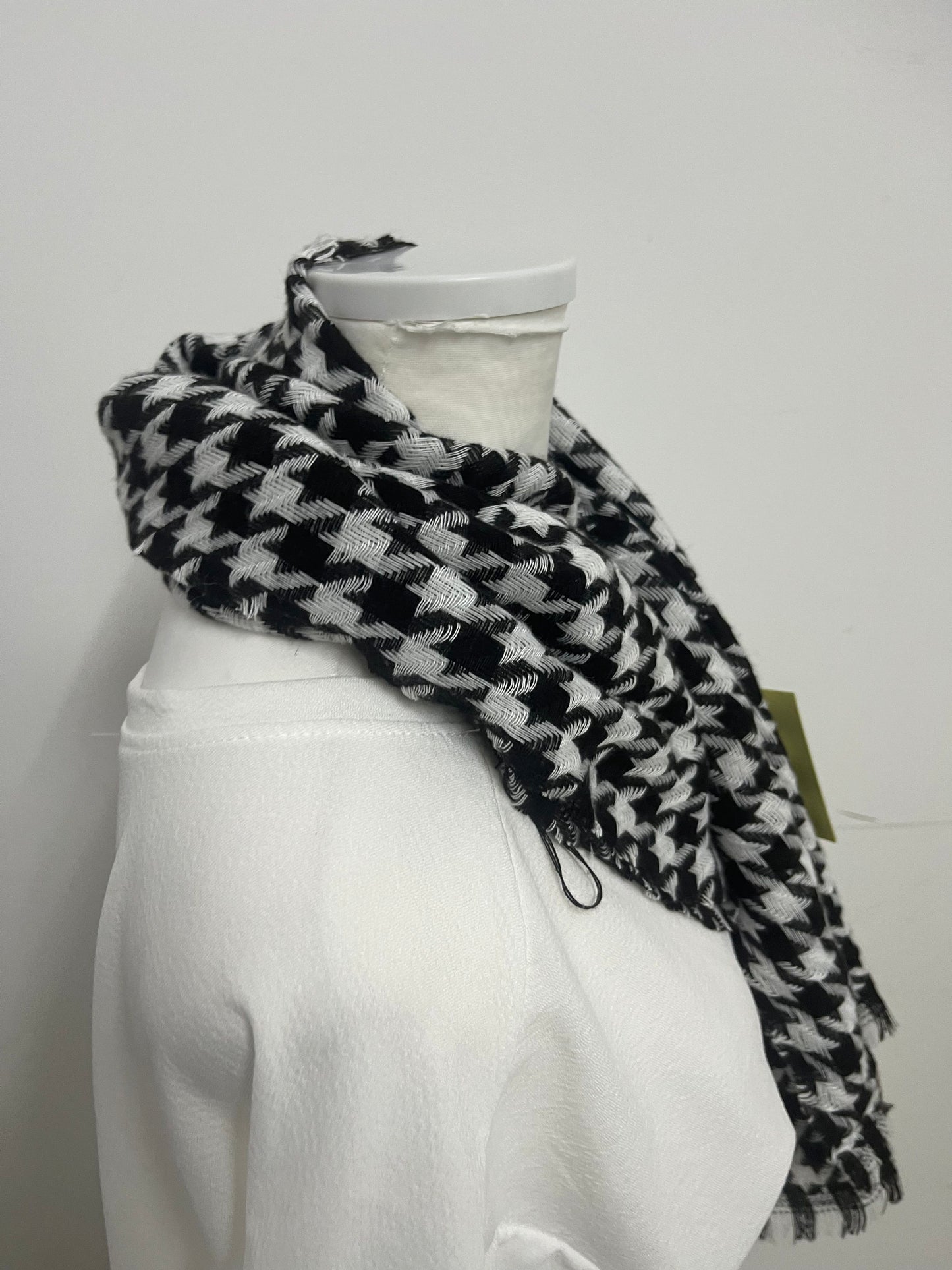 【Plainsay Scarfs】——Plainsay Classic Houndstooth Scarf - Timeless Black & White Statement Piece