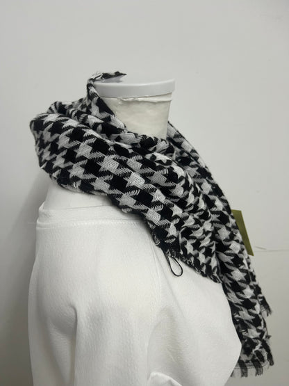 【Plainsay Scarfs】——Plainsay Classic Houndstooth Scarf - Timeless Black & White Statement Piece