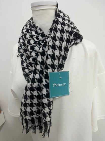 【Plainsay Scarfs】——Plainsay Classic Houndstooth Scarf - Timeless Black & White Statement Piece