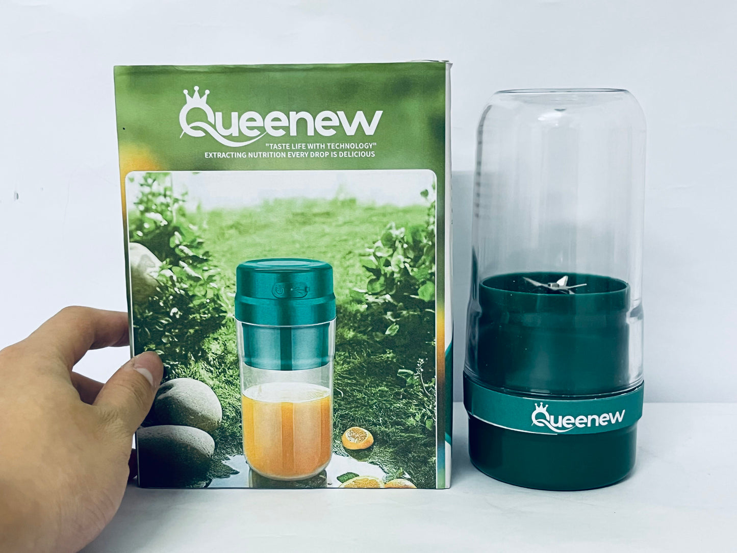 Queenew Portable Blender Cordless Personal Fruit Smoothie Juicer Cup USB Rechargeable Waterproof Mini Juice Mixer Fruit Blender Cup for Home Office Travel Outdoors Sports
