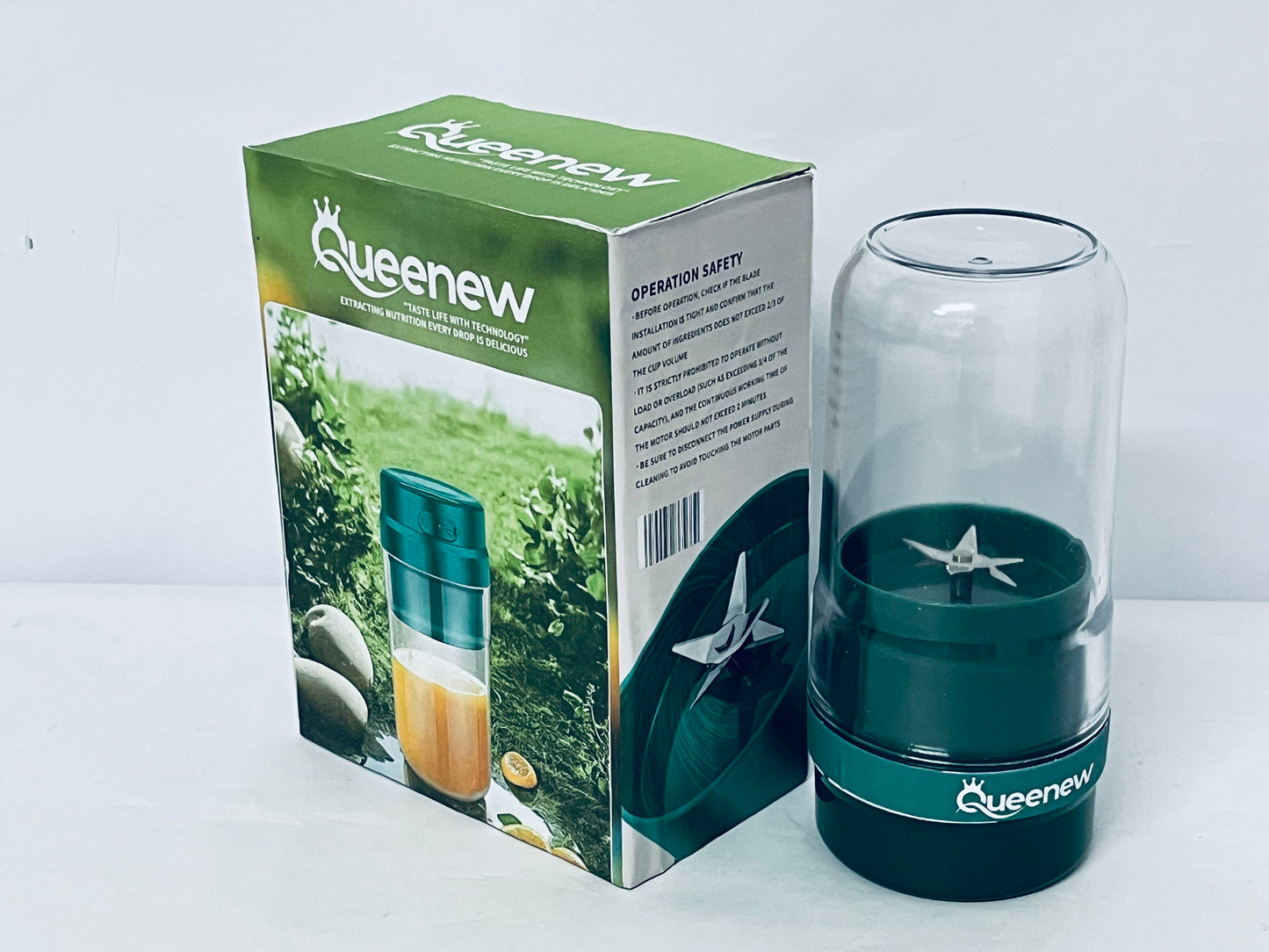 Queenew Portable Blender Cordless Personal Fruit Smoothie Juicer Cup USB Rechargeable Waterproof Mini Juice Mixer Fruit Blender Cup for Home Office Travel Outdoors Sports