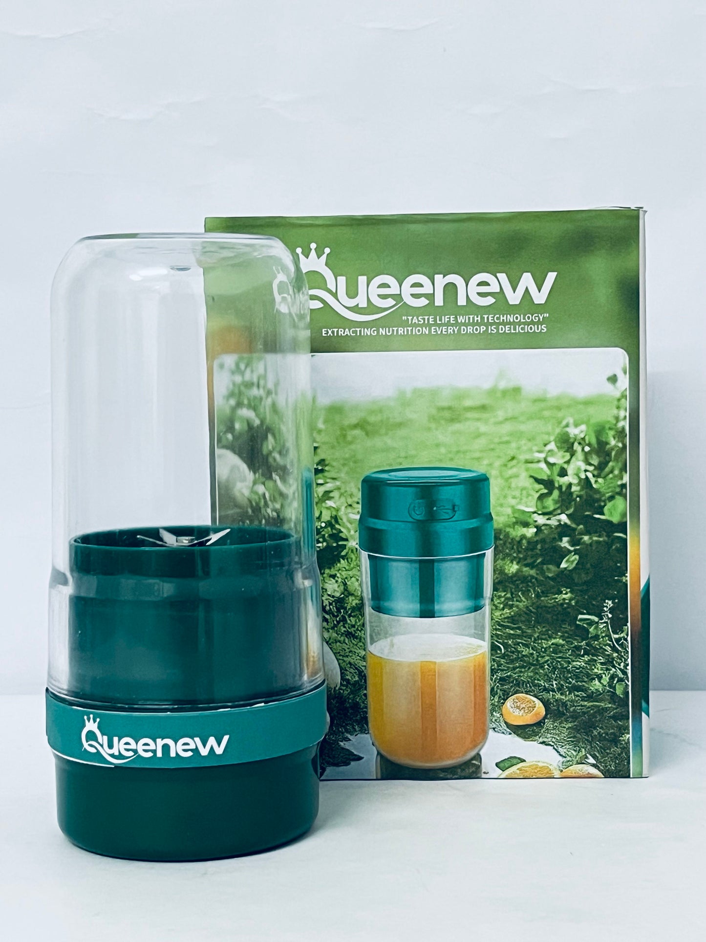 Queenew Portable Blender Cordless Personal Fruit Smoothie Juicer Cup USB Rechargeable Waterproof Mini Juice Mixer Fruit Blender Cup for Home Office Travel Outdoors Sports