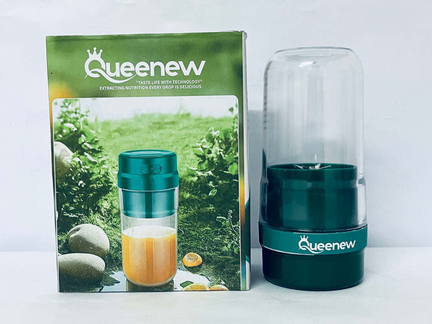 Queenew Portable Blender Cordless Personal Fruit Smoothie Juicer Cup USB Rechargeable Waterproof Mini Juice Mixer Fruit Blender Cup for Home Office Travel Outdoors Sports
