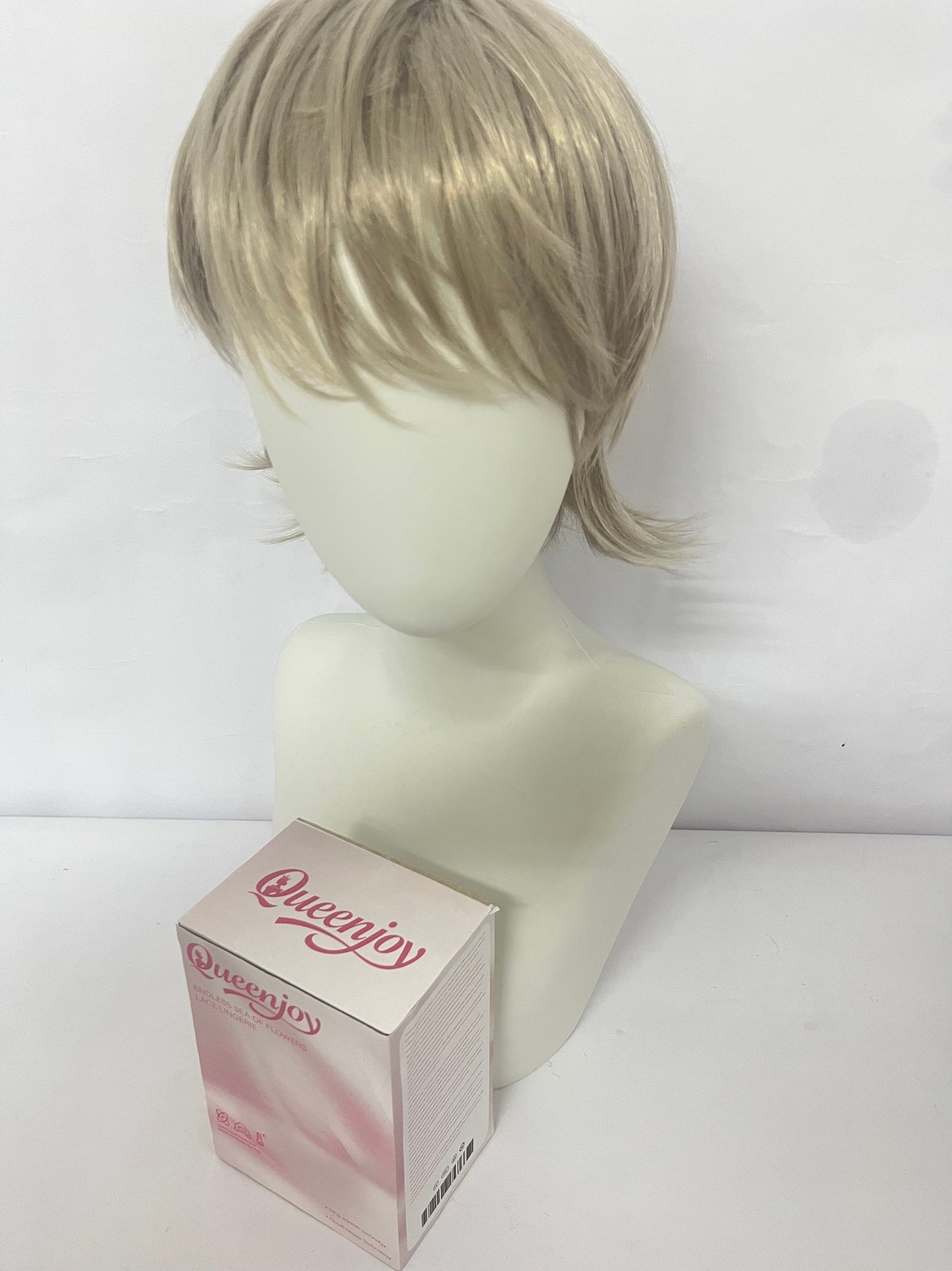 Queenjoy Wigs with Short Hair Straight Brown Hair with Bangs for Daily and Cosplay