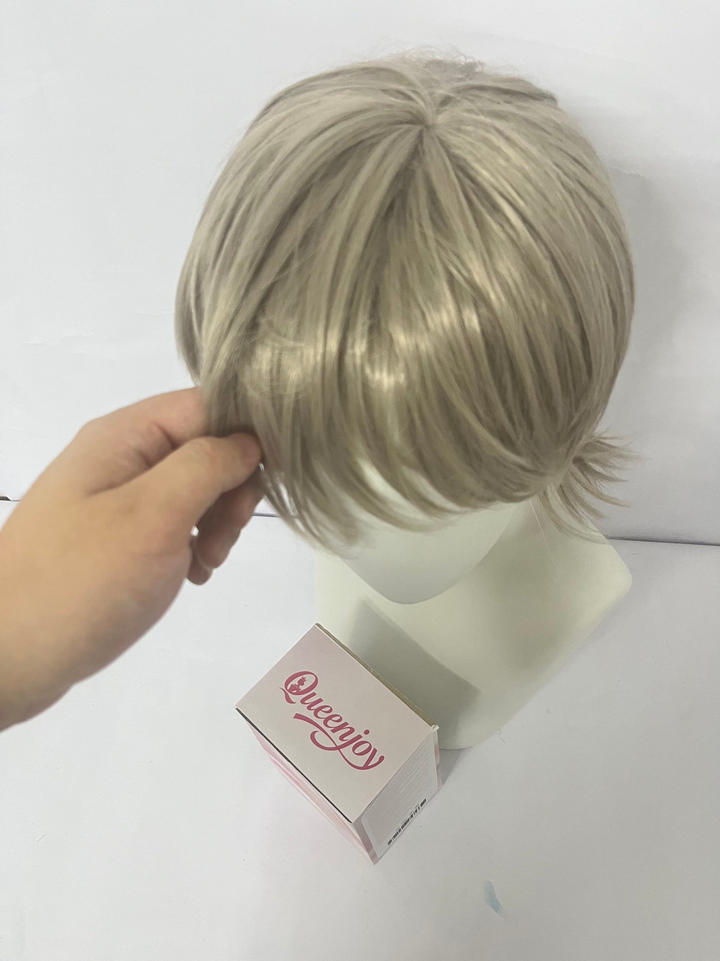 Queenjoy Wigs with Short Hair Straight Brown Hair with Bangs for Daily and Cosplay