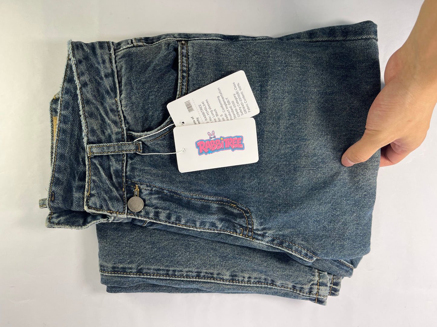 RABBITREE Straight-leg jeans flatter figure, adapt to diverse occasions, and provide moderate elastic support