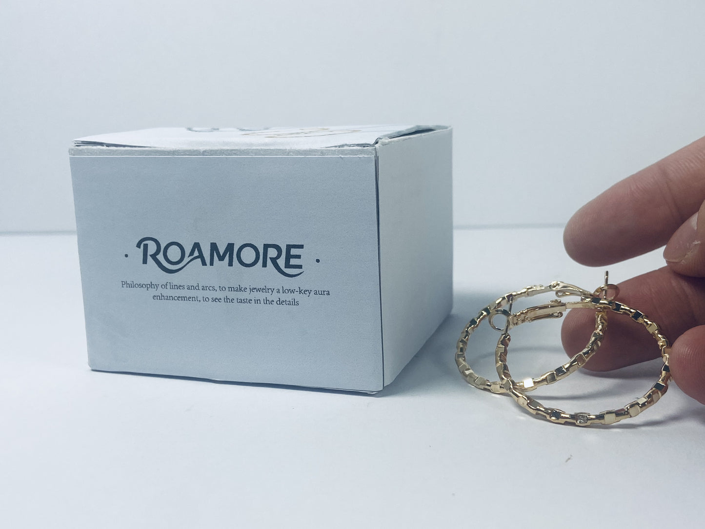 ROAMORE Temperament Golden Earrings Hoop hollow Earrings Irregular Geometry Earrings Sparkling Design