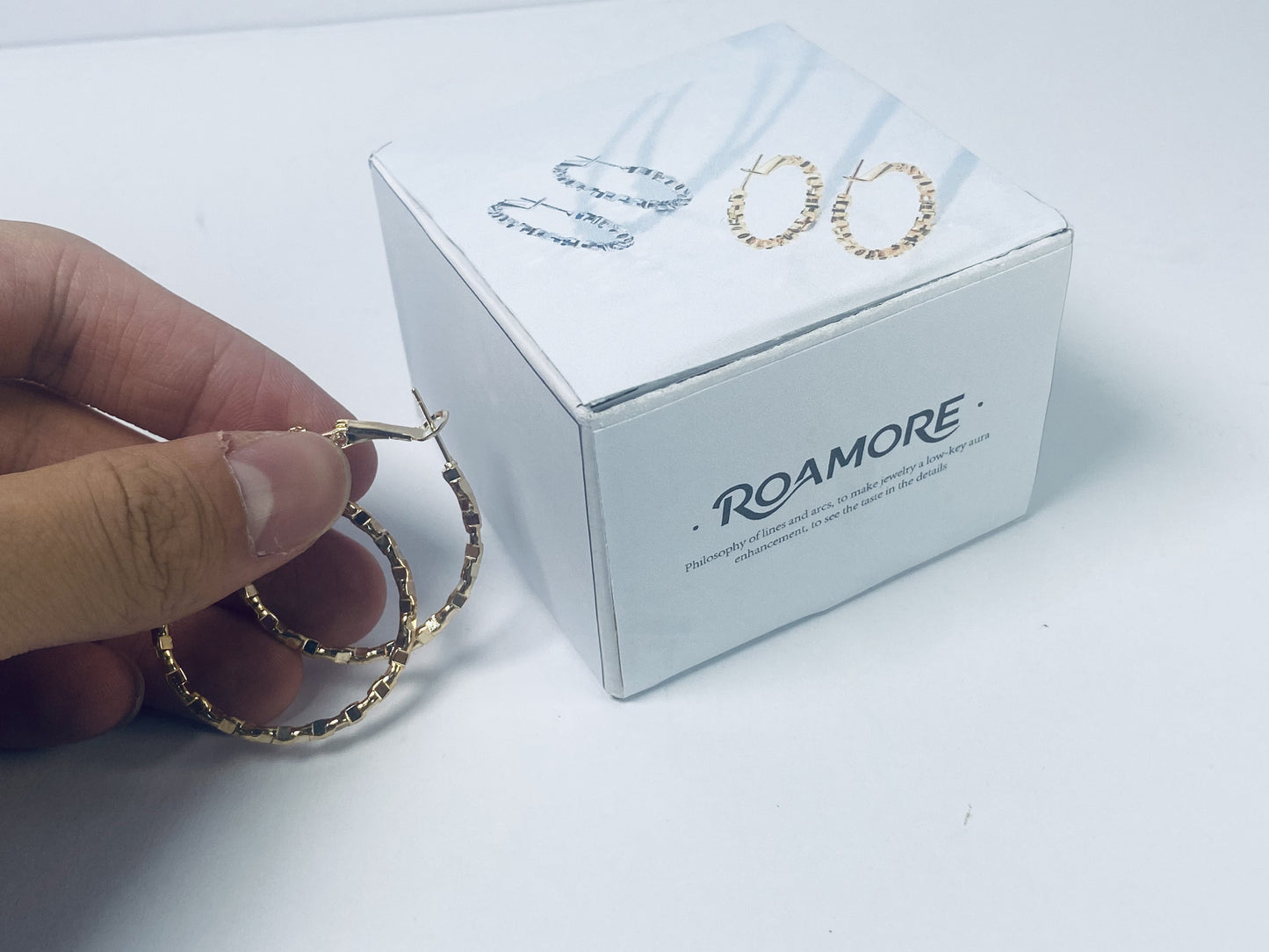ROAMORE Temperament Golden Earrings Hoop hollow Earrings Irregular Geometry Earrings Sparkling Design