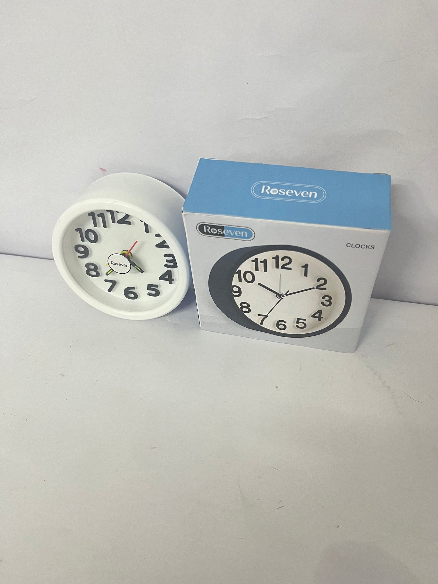 Roseven No Ticking Silent Alarm Clock,Easy to Read and Use,Ascending Sound,1 AA Battery Operated,Snooze Light,Bedside Desk Clock,White