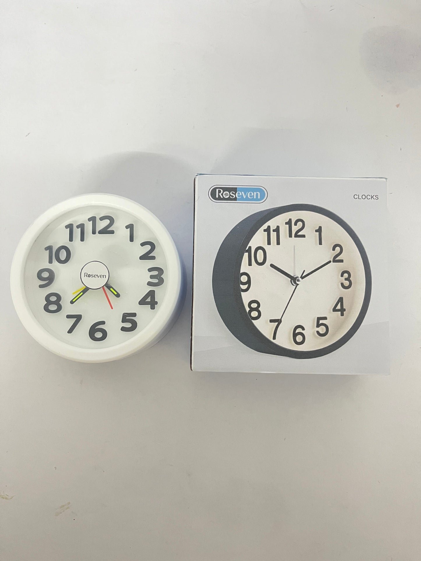 Roseven No Ticking Silent Alarm Clock,Easy to Read and Use,Ascending Sound,1 AA Battery Operated,Snooze Light,Bedside Desk Clock,White