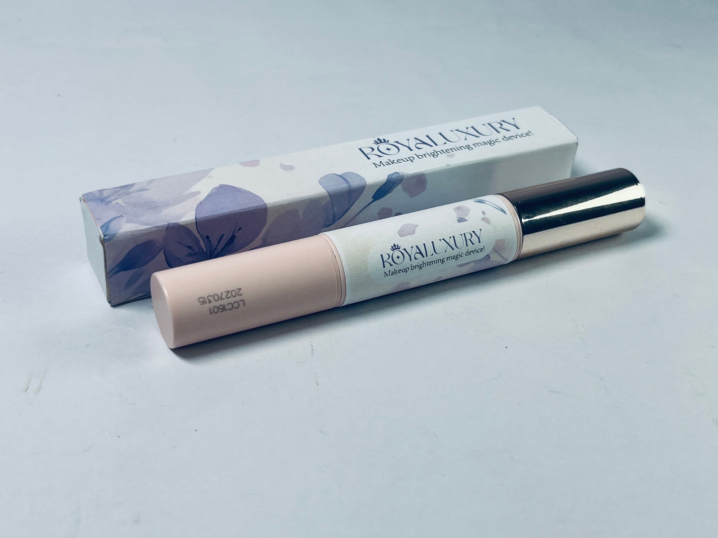 ROYALUXURY Lasting Sparkling Highlighter Makeup,Wand For Luminous, Glowing Skin, Vegan & Cruelty-free.Easy to Sculpt the Face and Create a Lightweight Finishing Makeup