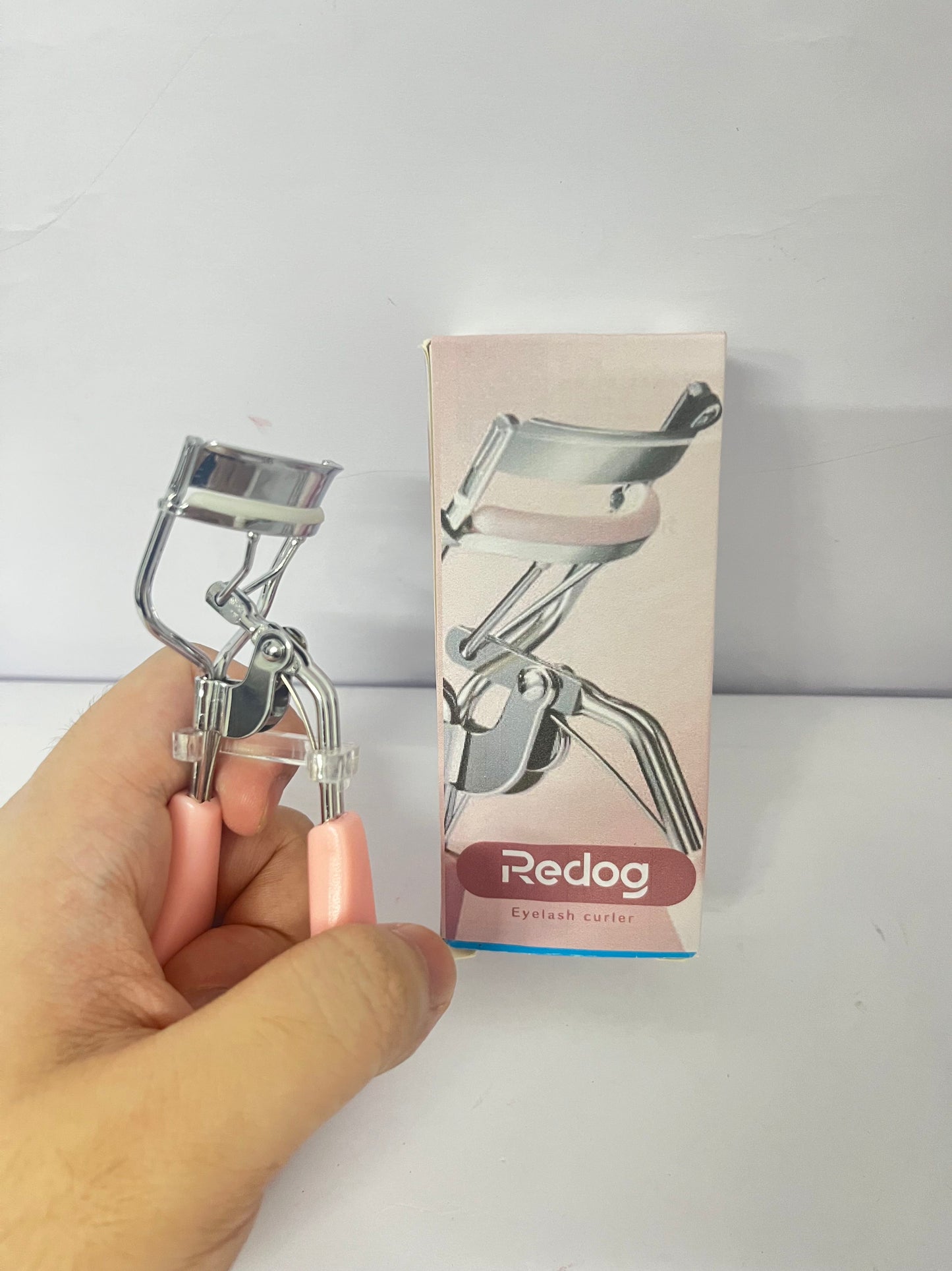 Redog Lash Curler, No Pinching or Pulling, Long Lasting Eyelash Curler Fit All Eye Shapes, Professional Makeup Tool for Eyelashes with 10 Pieces Silicone Refill Pads (Pink)
