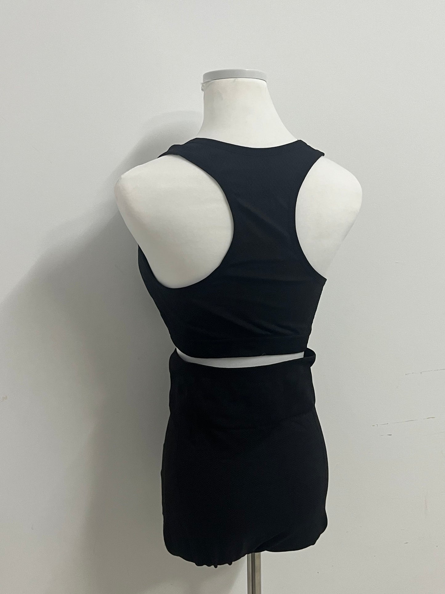 Rightiger Tracksuits: Black Slim-Fit Cut-Out Racerback Tank Top ✨