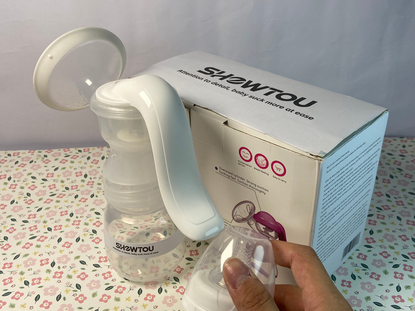 SHOWTOU  Manual Breast Pump, Adjustable Suction Silicone Hand Pump Breastfeeding, Small Portable Manual Breast Milk Catcher Baby Feeding Pumps & Accessories, White, Mother’s Day Gifts