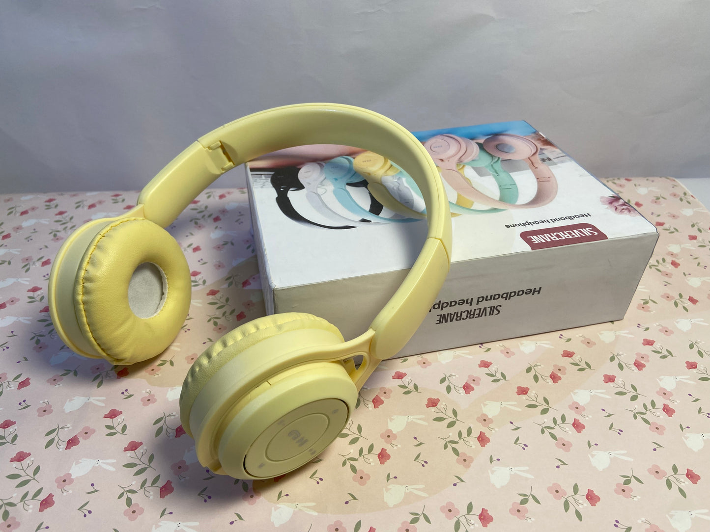 SLIVECRANE  OverEar Noise Canceling Headphones, Adjustable and Retractable Headband, Soft PU Leather with Colorful Breathing Light, for Mobile Phones, Laptops, Tablets (Yellow)