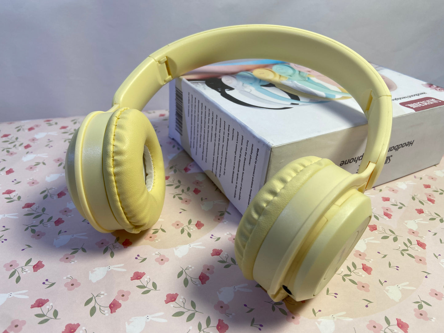 SLIVECRANE  OverEar Noise Canceling Headphones, Adjustable and Retractable Headband, Soft PU Leather with Colorful Breathing Light, for Mobile Phones, Laptops, Tablets (Yellow)