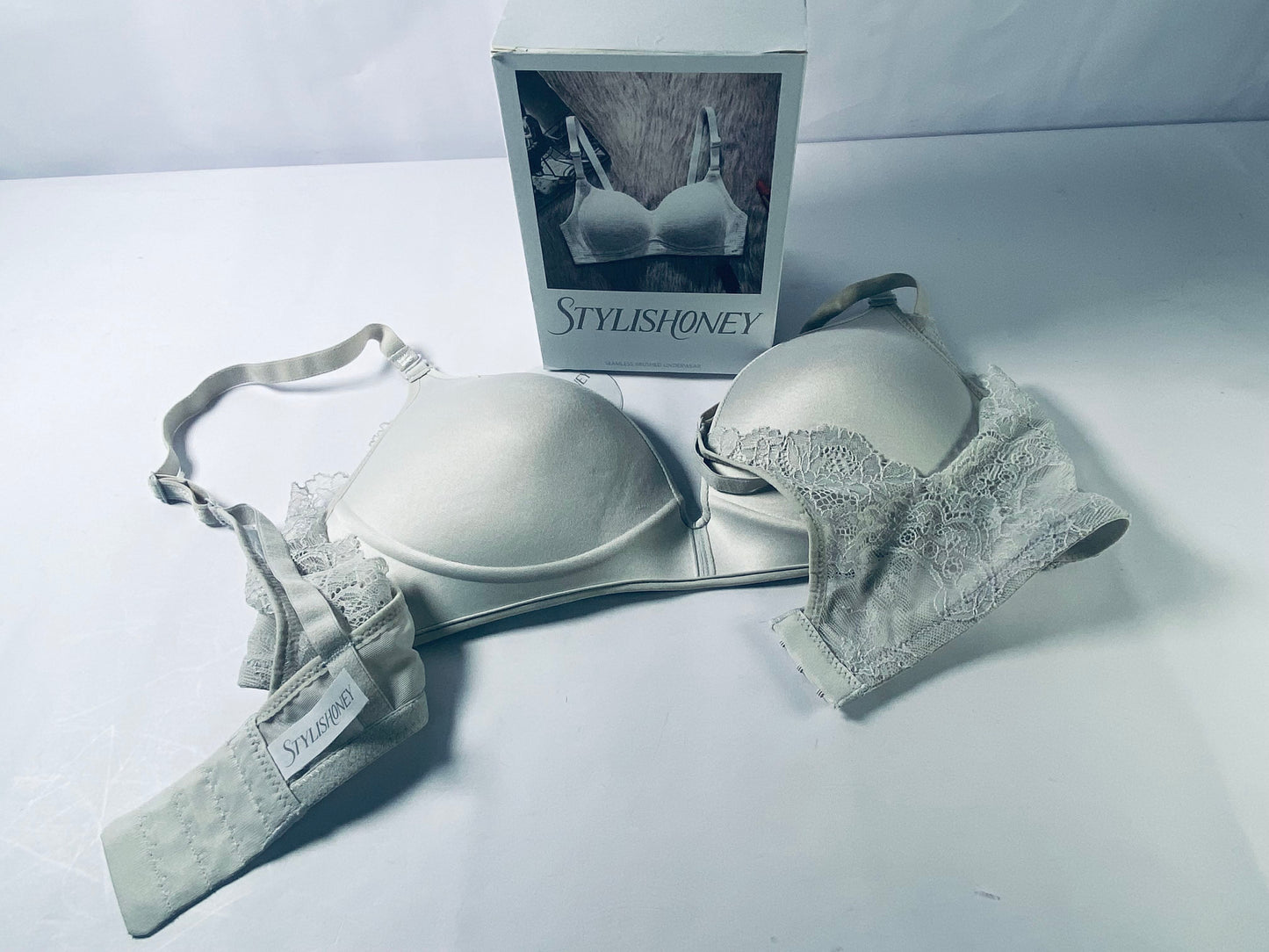 STYLISHONEY Full Cup Bra - Cups with Front Flap Closure  - Adjustable Non Slip Sholder Straps