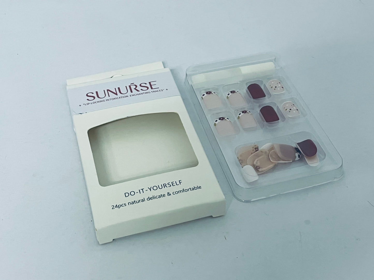 SUNUŔSE Short Press on Nails French Cute Small Flower Fake Nails New Year Red Square False Nails Spring Red Small Floral