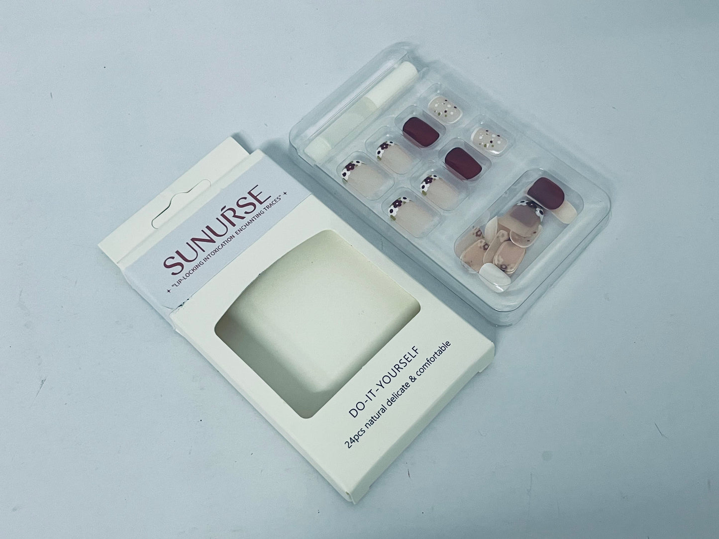 SUNUŔSE Short Press on Nails French Cute Small Flower Fake Nails New Year Red Square False Nails Spring Red Small Floral