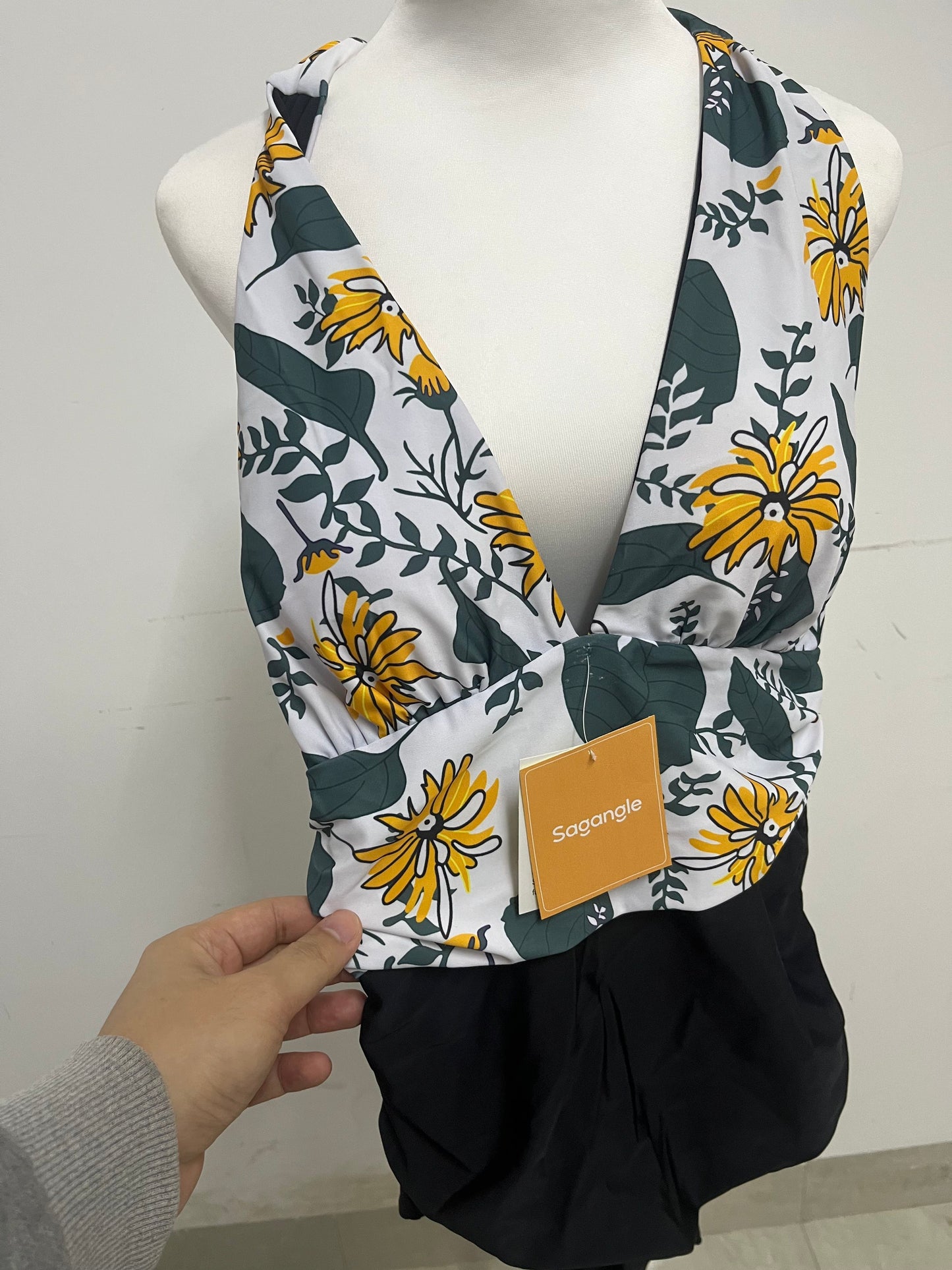 【Sagangle Floral Halter Two-Piece Swimsuit】—— Vibrant & Flattering Beachwear