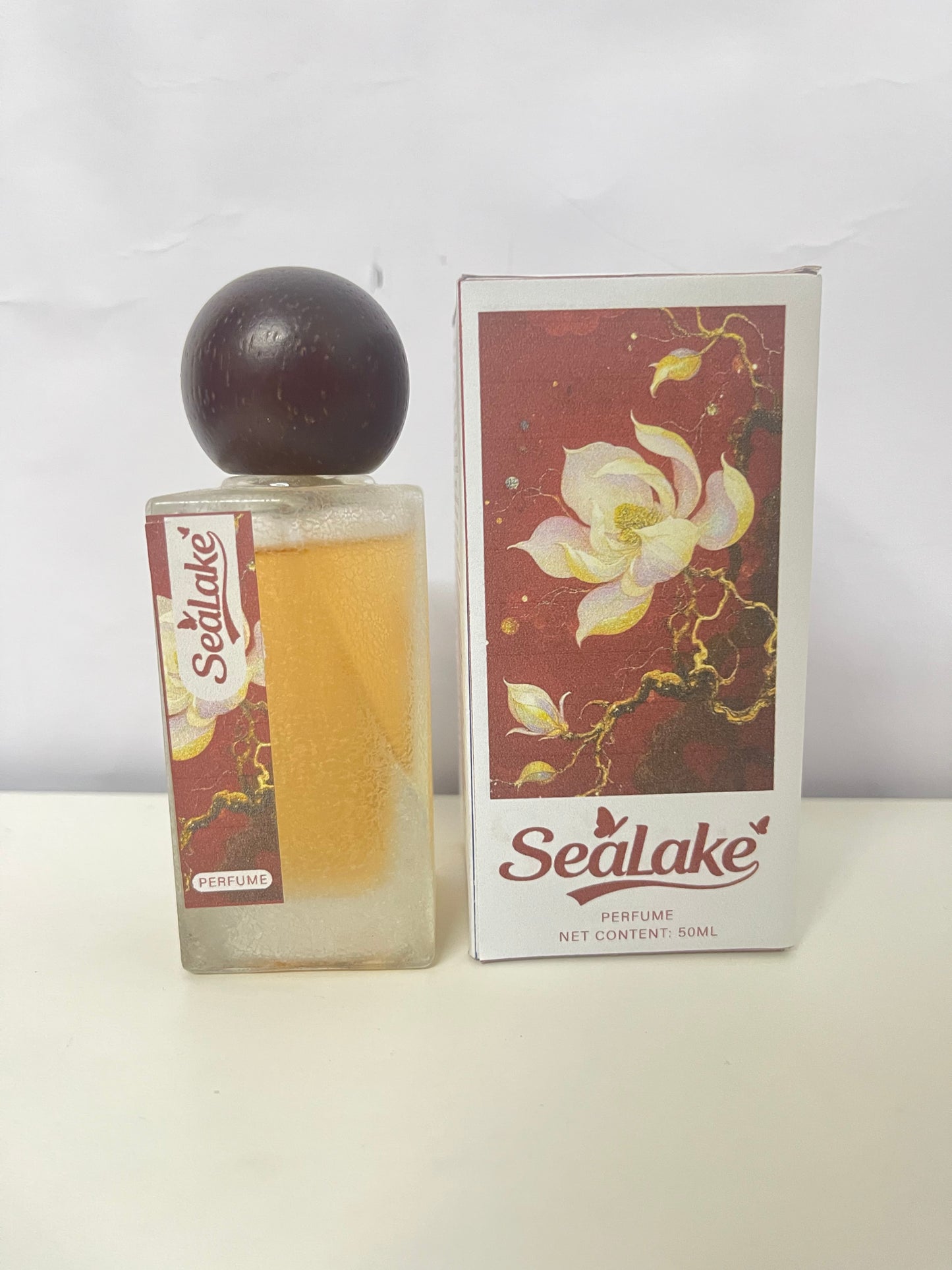 【SeaLake Magnolia Perfume】—— Elegant Fragrance with Artistic Packaging