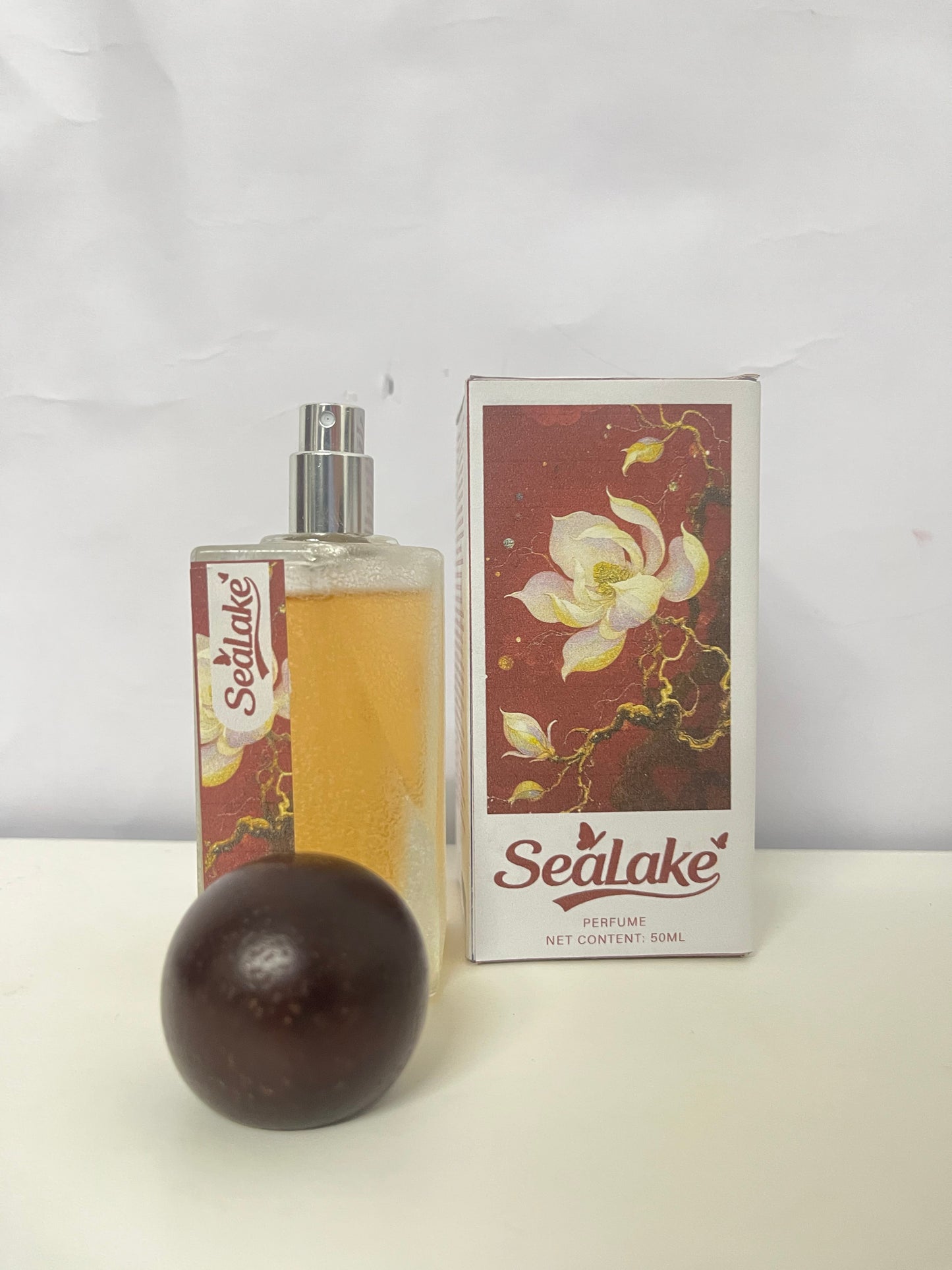 【SeaLake Magnolia Perfume】—— Elegant Fragrance with Artistic Packaging