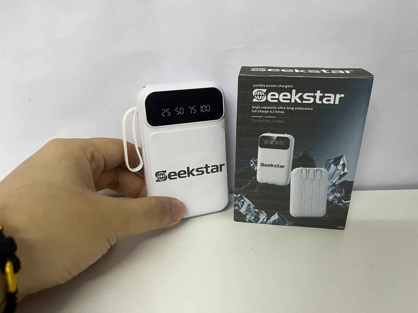 [Seekstar Portable power chargers]-Large-Capacity Built-in Cable Power Bank - 5000mAh Digital Display Portable Charger