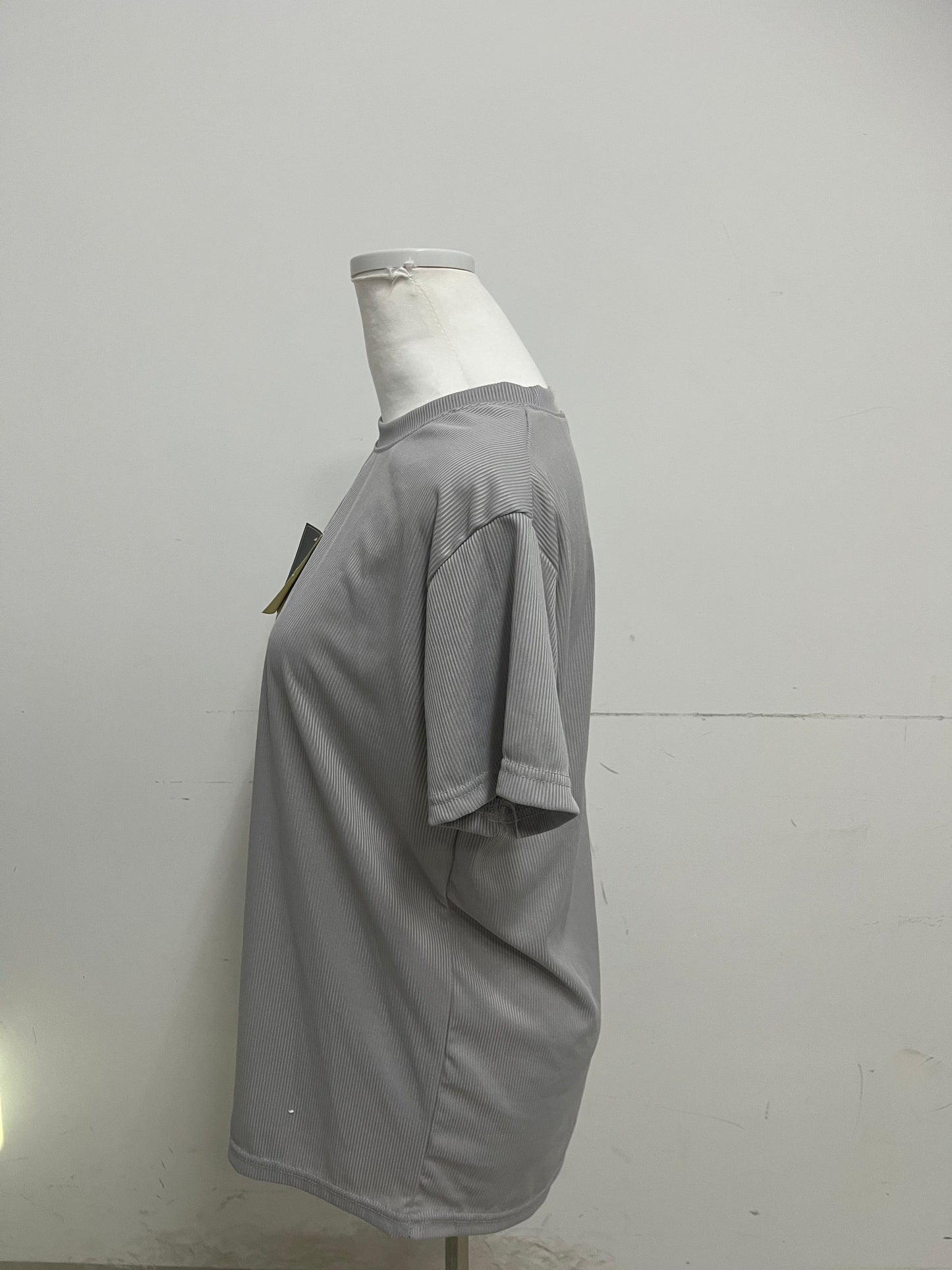 Sisterose T-Shirt - Gray Ribbed for Casual Modern Style