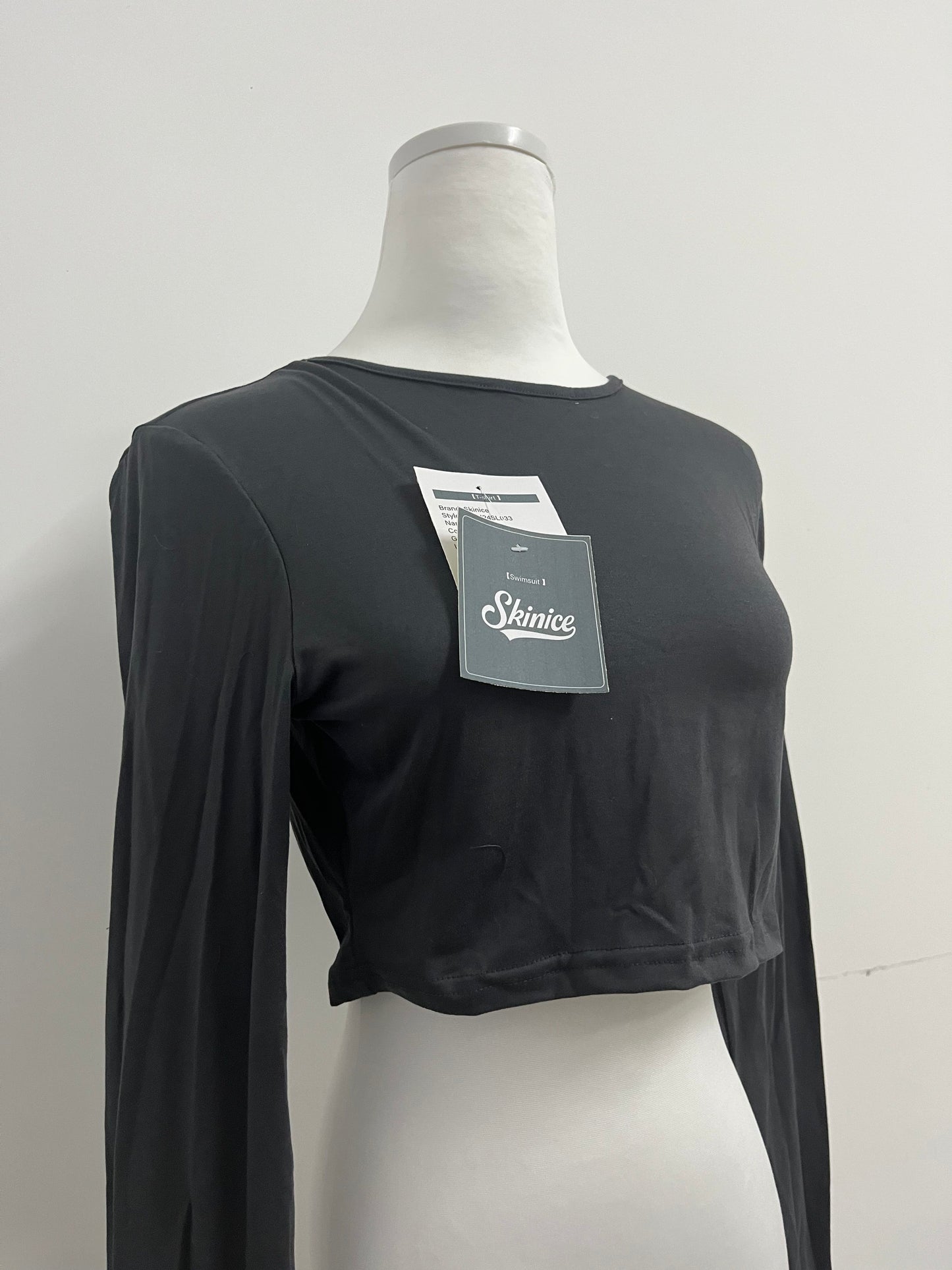 Skinice Women's Long Sleeve Crop Top - Basic Casual Round Neck Slim Fit Cropped T-Shirt in Black