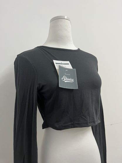 Skinice Women's Long Sleeve Crop Top - Basic Casual Round Neck Slim Fit Cropped T-Shirt in Black