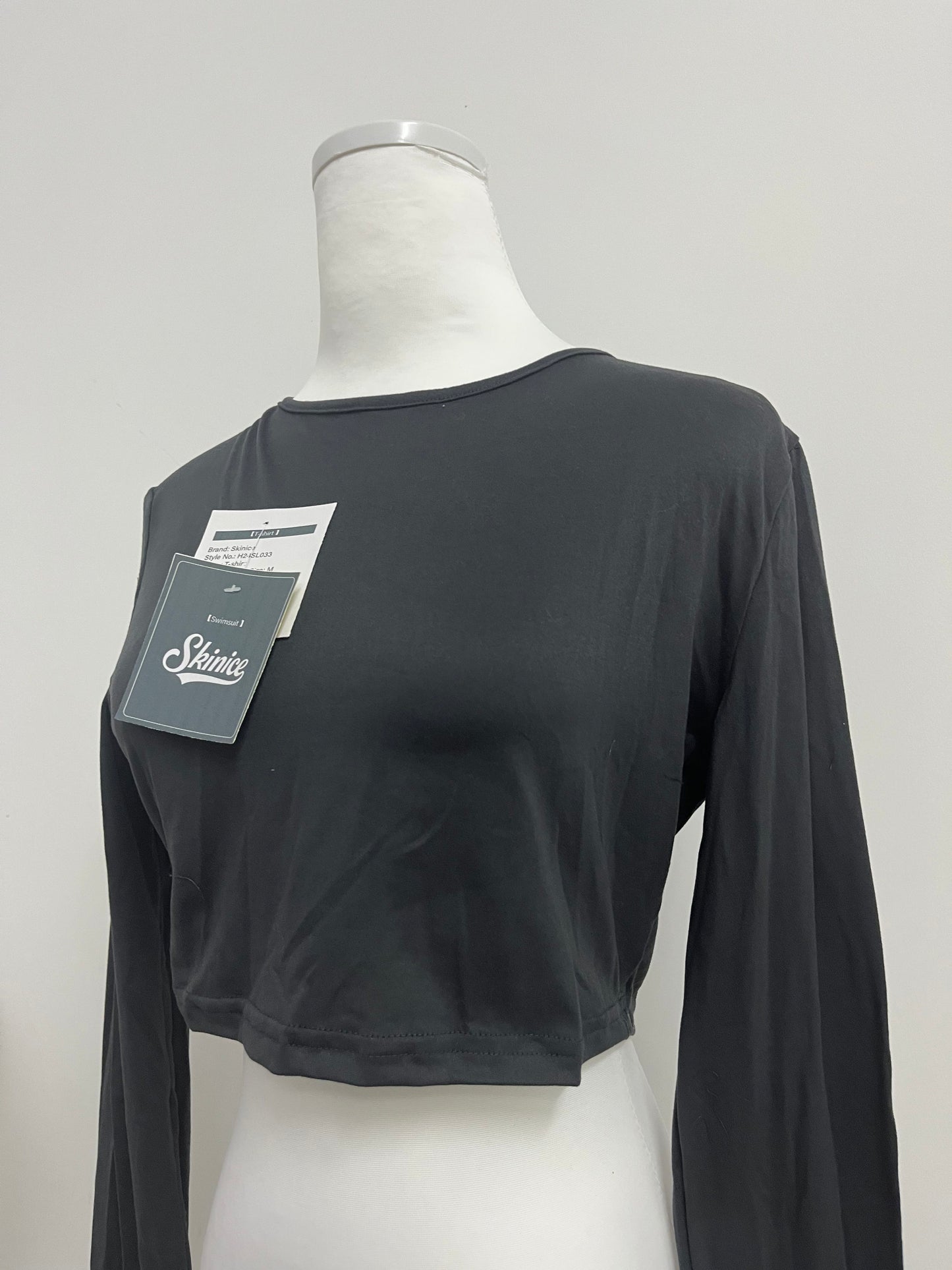 Skinice Women's Long Sleeve Crop Top - Basic Casual Round Neck Slim Fit Cropped T-Shirt in Black