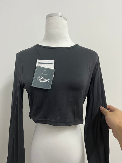 Skinice Women's Long Sleeve Crop Top - Basic Casual Round Neck Slim Fit Cropped T-Shirt in Black