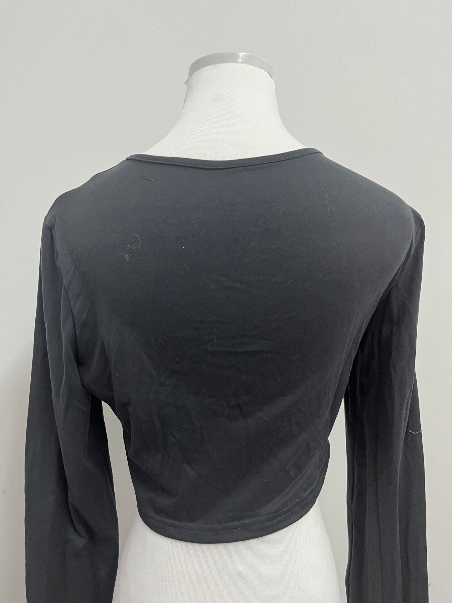 Skinice Women's Long Sleeve Crop Top - Basic Casual Round Neck Slim Fit Cropped T-Shirt in Black