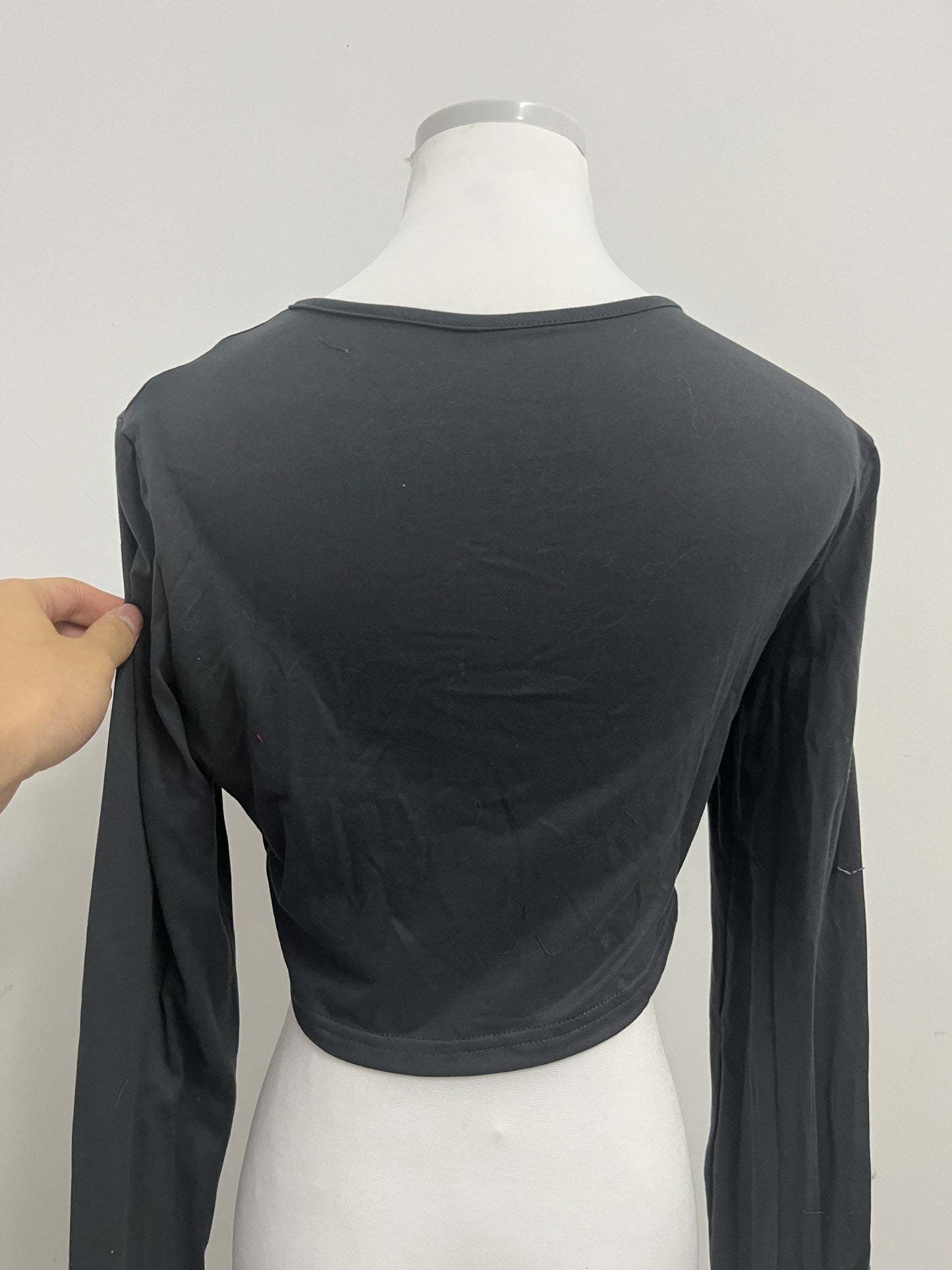 Skinice Women's Long Sleeve Crop Top - Basic Casual Round Neck Slim Fit Cropped T-Shirt in Black