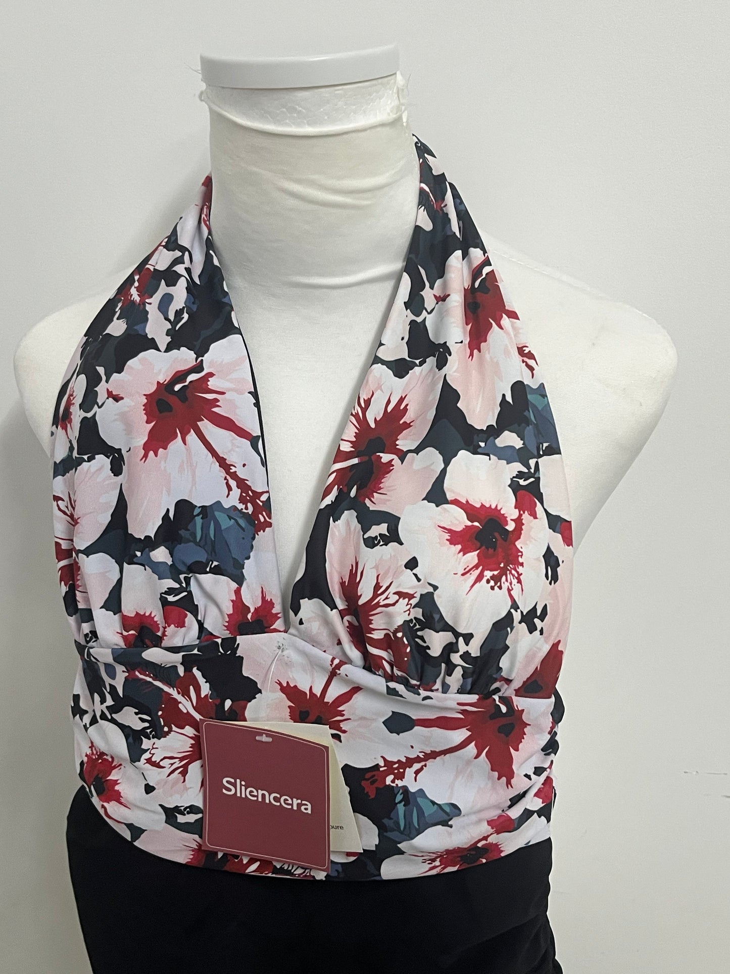 【Sliencera Floral Halter One-Piece Swimsuit】—— Feminine Style & Flattering Comfort for Summer