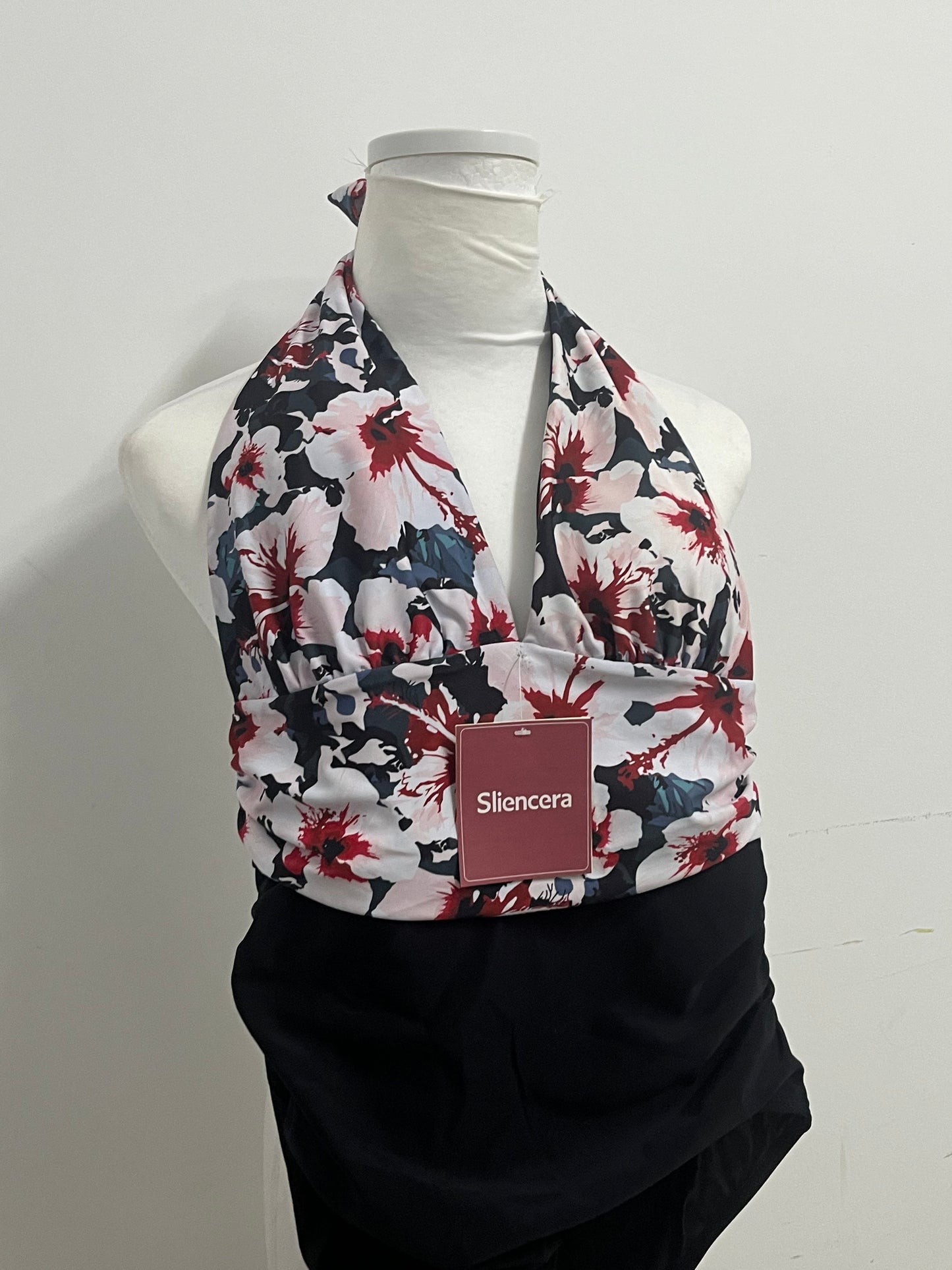 【Sliencera Floral Halter One-Piece Swimsuit】—— Feminine Style & Flattering Comfort for Summer