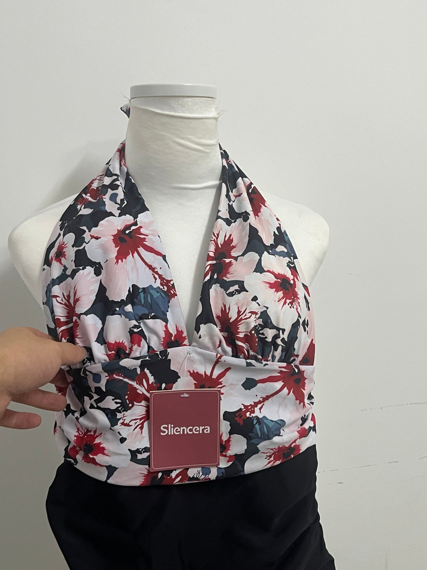 【Sliencera Floral Halter One-Piece Swimsuit】—— Feminine Style & Flattering Comfort for Summer