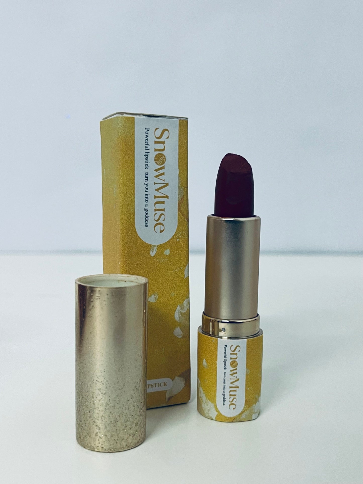 SnowMuse Retro Dark Brown Lipstick Velvet Matte Texture A High-End Accent Item for Bold Makeup Looks