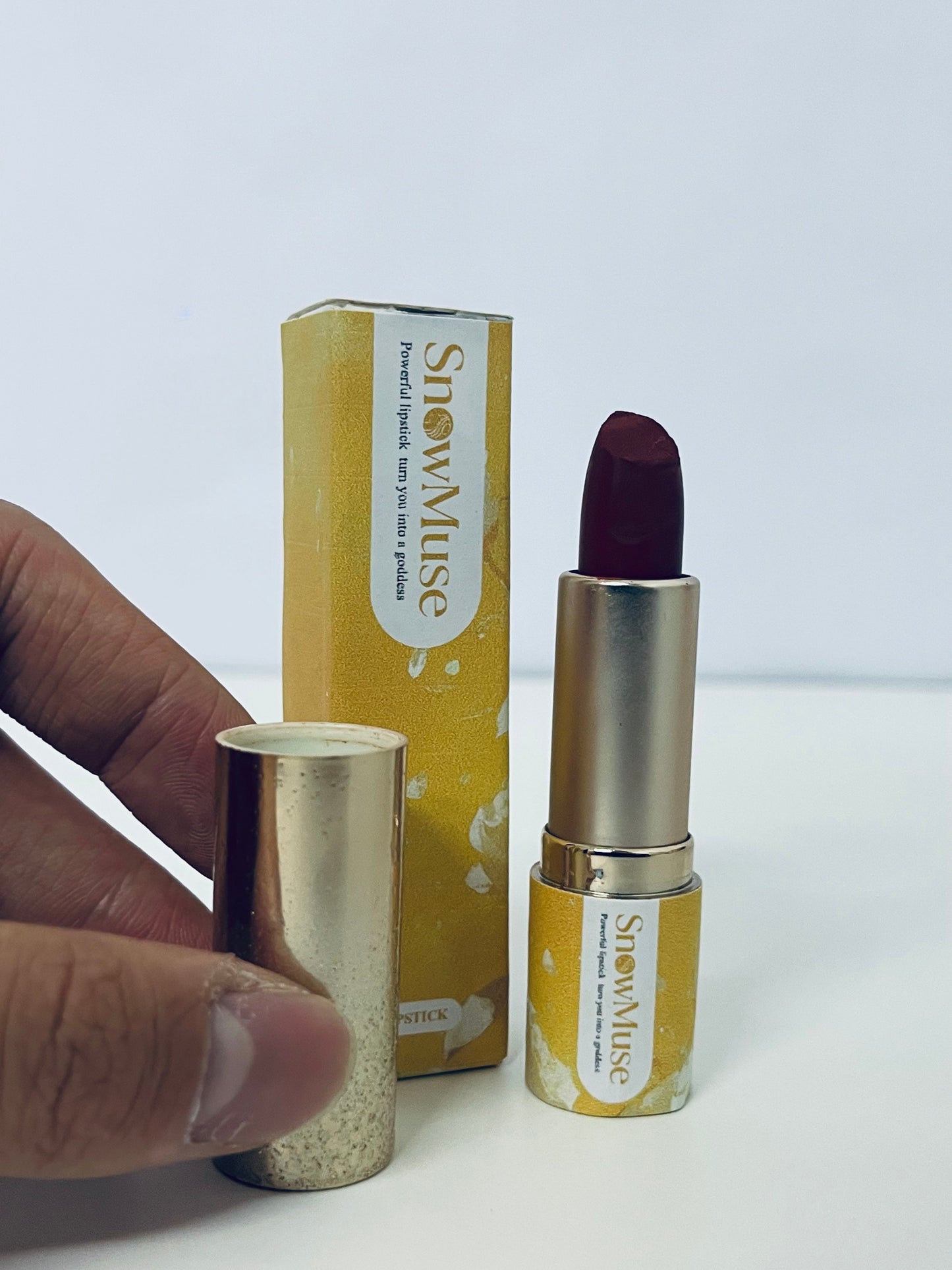 SnowMuse Retro Dark Brown Lipstick Velvet Matte Texture A High-End Accent Item for Bold Makeup Looks