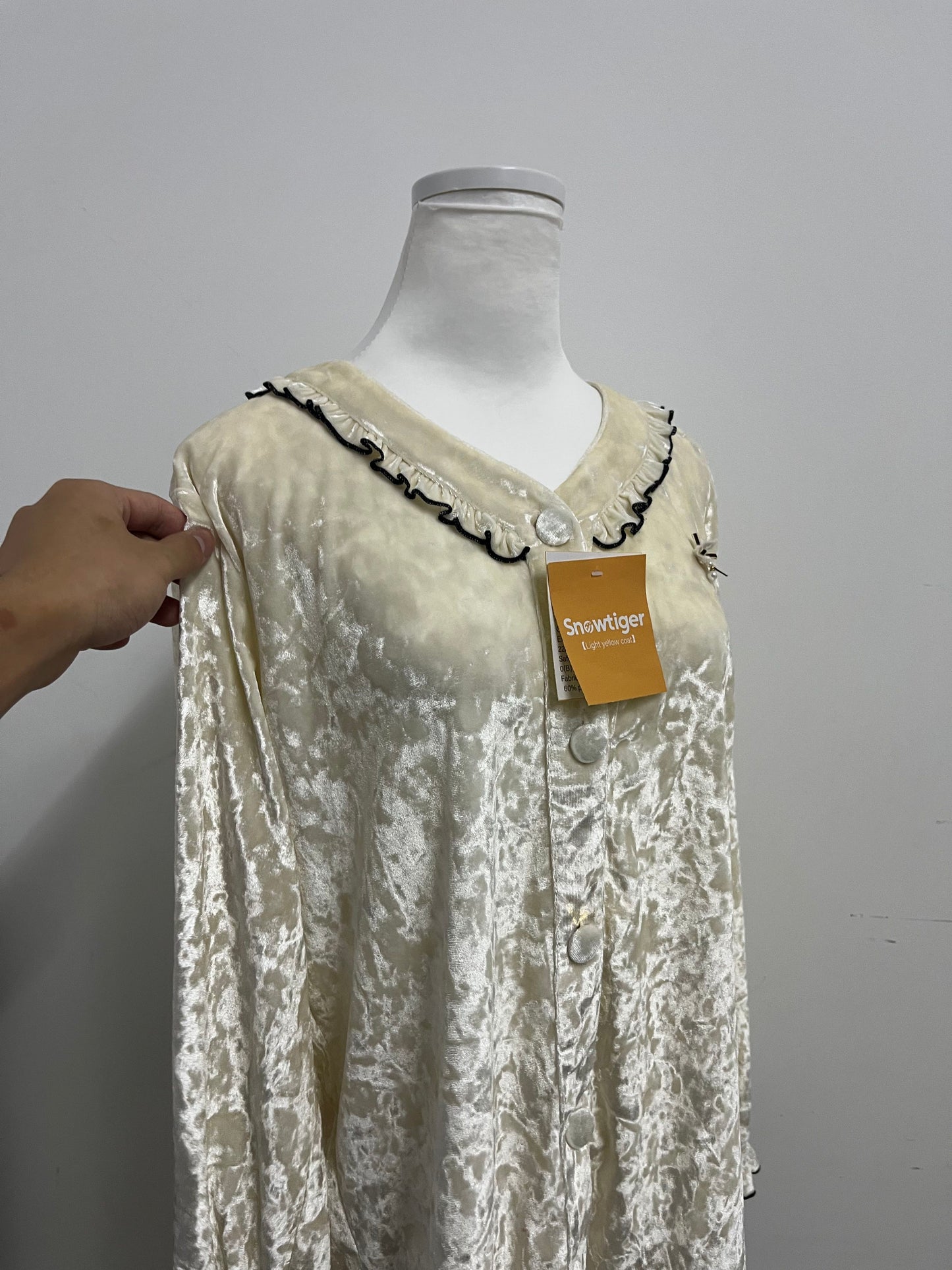 Snowtiger Sleepwear - Light Yellow Velvet Ruffle Collar Nightgown