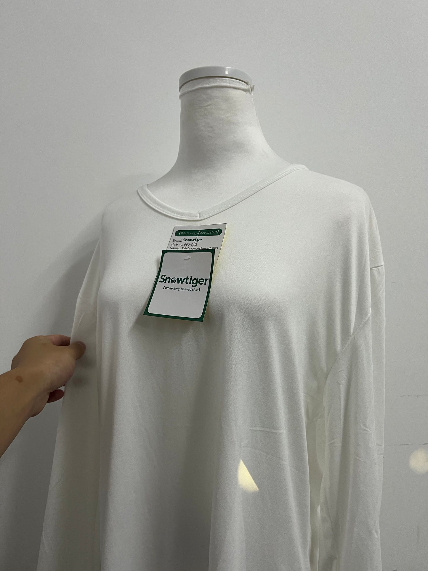 Snowtiger  Tops as clothing- White Oversized Long-Sleeve V-Neck Shirt