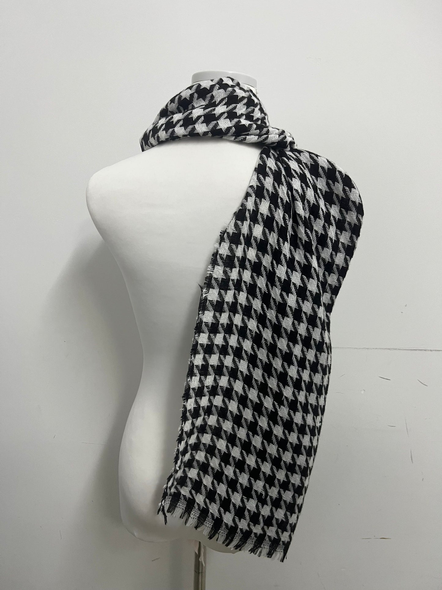 [Sortone Scarfs]-Black & White Houndstooth Fringe Scarf - Classic Retro Imitation Cashmere Shawl