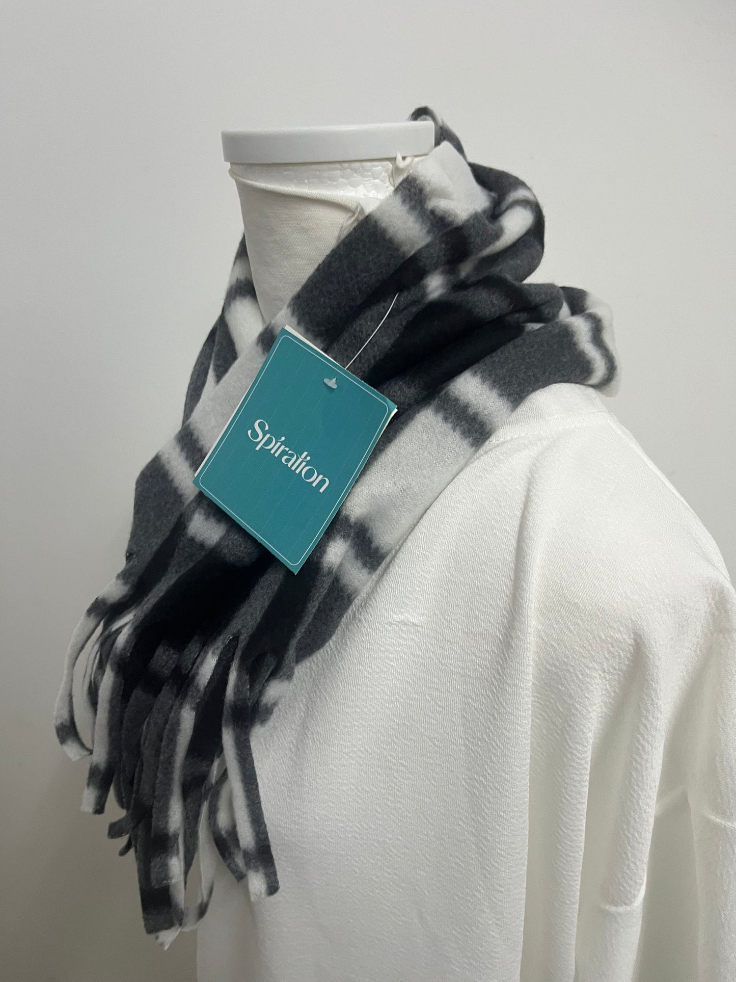 【Spiralion Scarfs】——Spiralion Black & White Plaid Fringe Scarf - Your Cozy Statement Piece for Fall & Winter